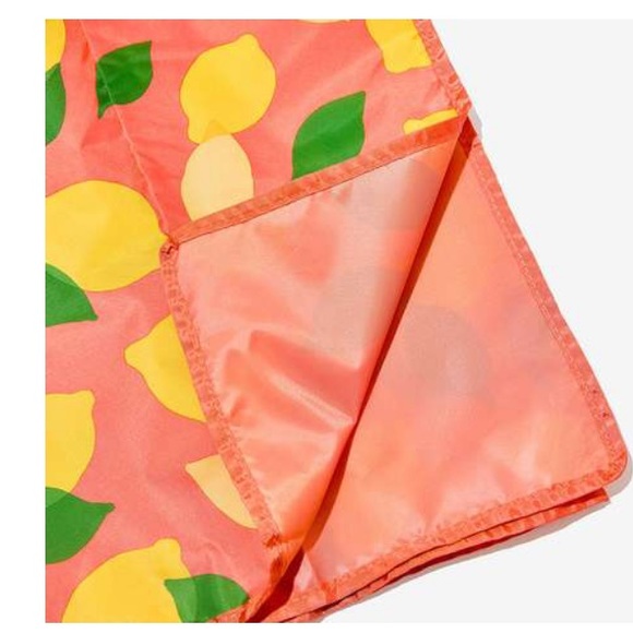 New KATE SPADE NY Picnic Blanket 100% Polyester 60” x 54” Lemon Print Soft - Picture 3 of 5